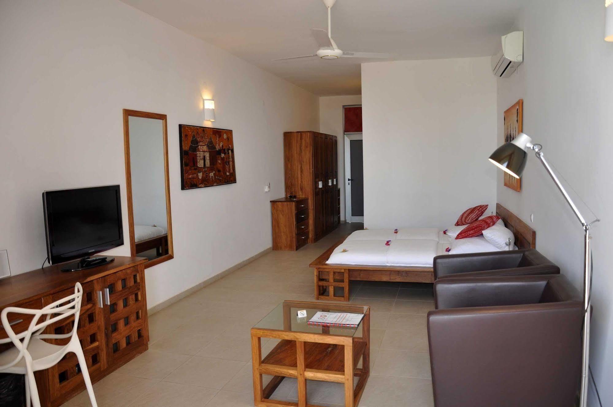 Leo'S Beach Hotel - Adults Only Brufut Luaran gambar