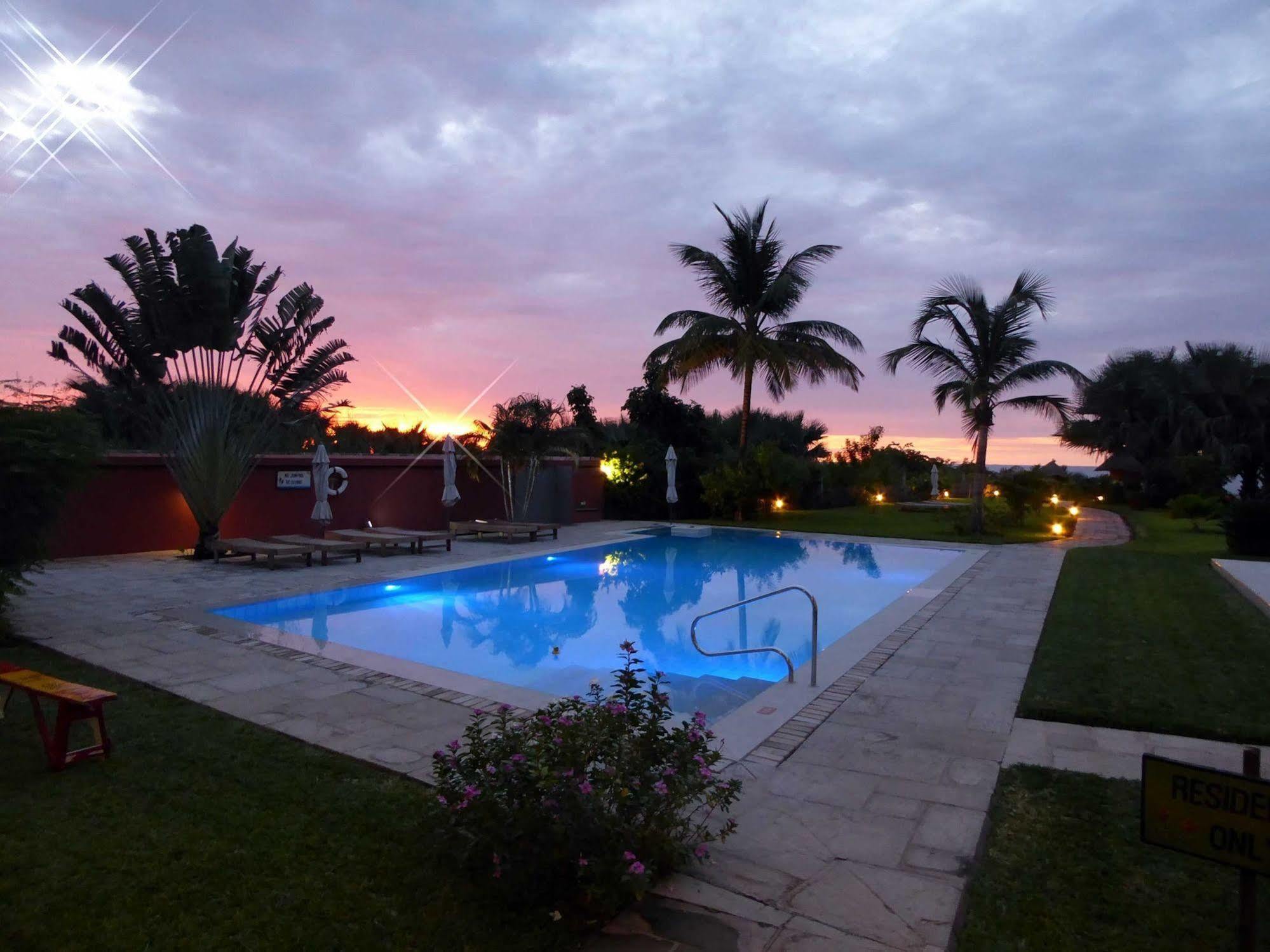 Leo'S Beach Hotel - Adults Only Brufut Luaran gambar
